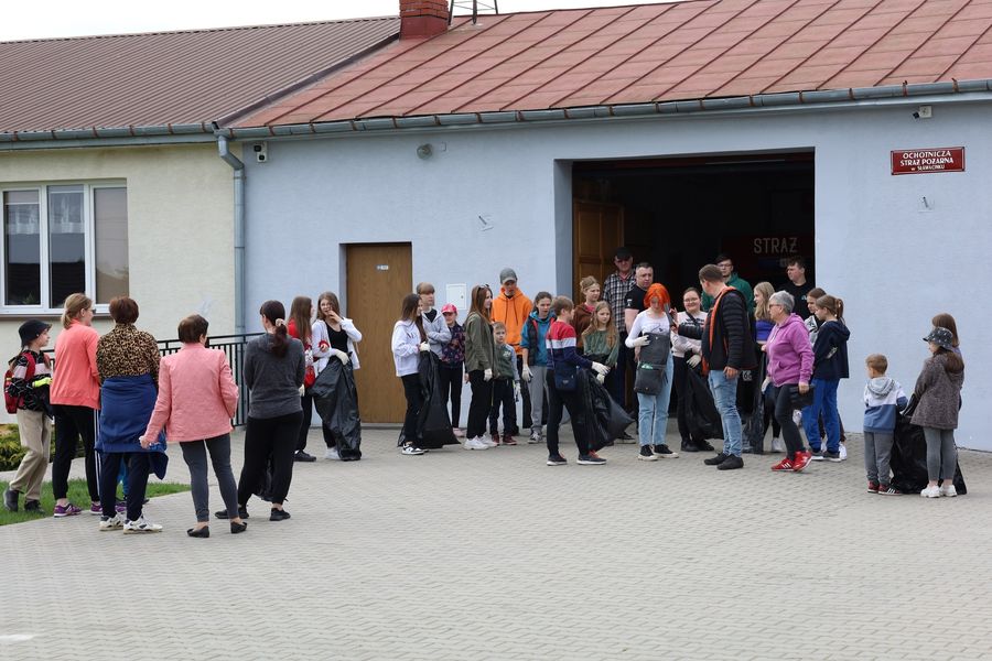 Akcja społeczna - Sprzątanie świata - Sławacinek stary_1